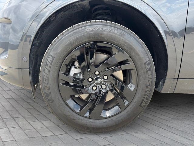 Used 2025 Land Rover Discovery Sport S AWD/4WD image 9