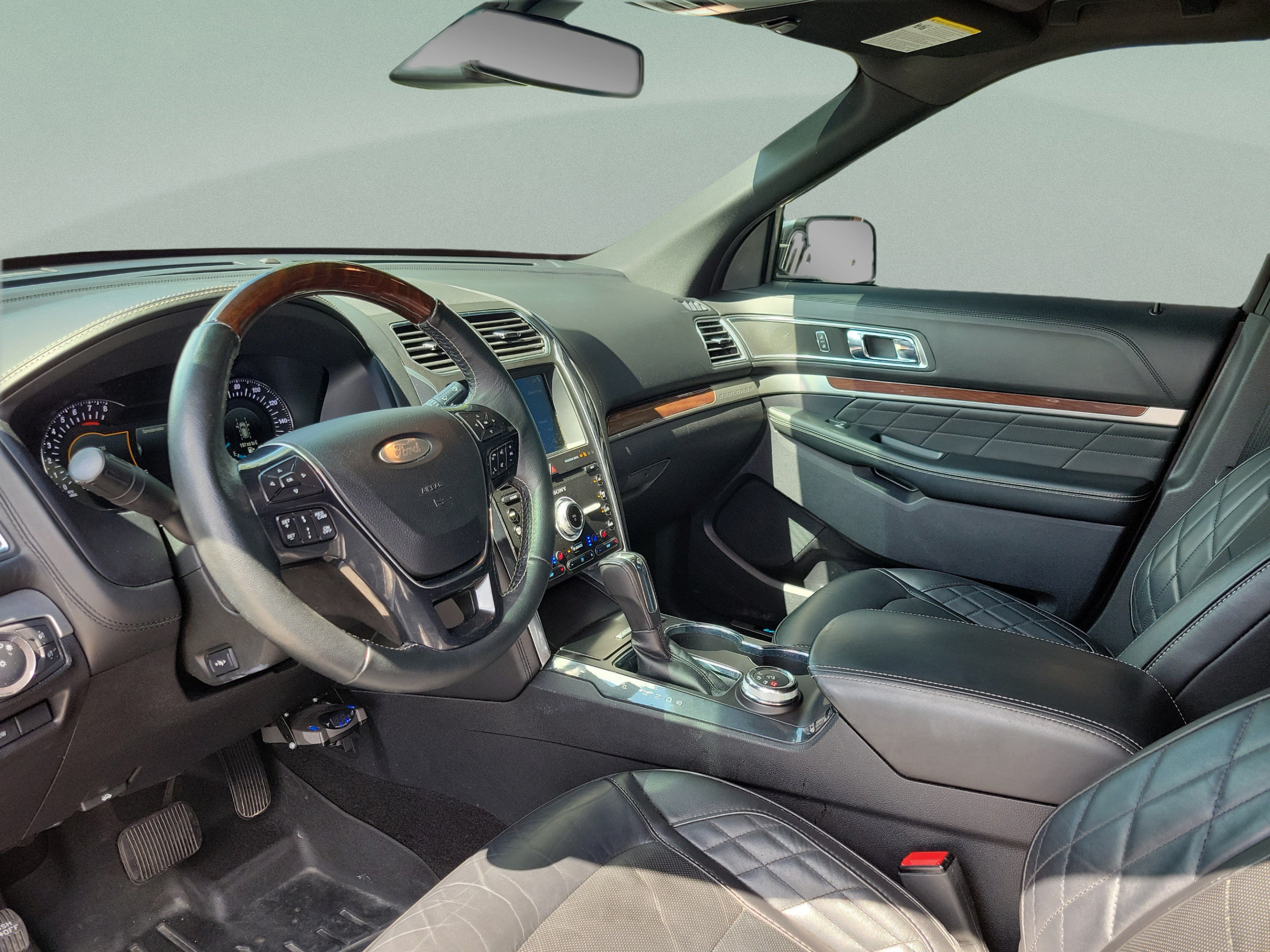 Used 2019 Ford Explorer Platinum AWD/4WD image 18