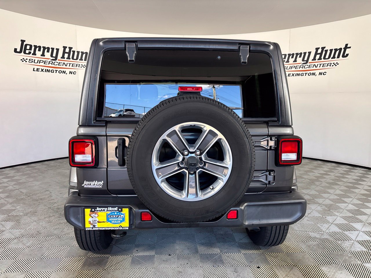 Used 2022 Jeep Wrangler Unlimited Sahara AWD/4WD image 5