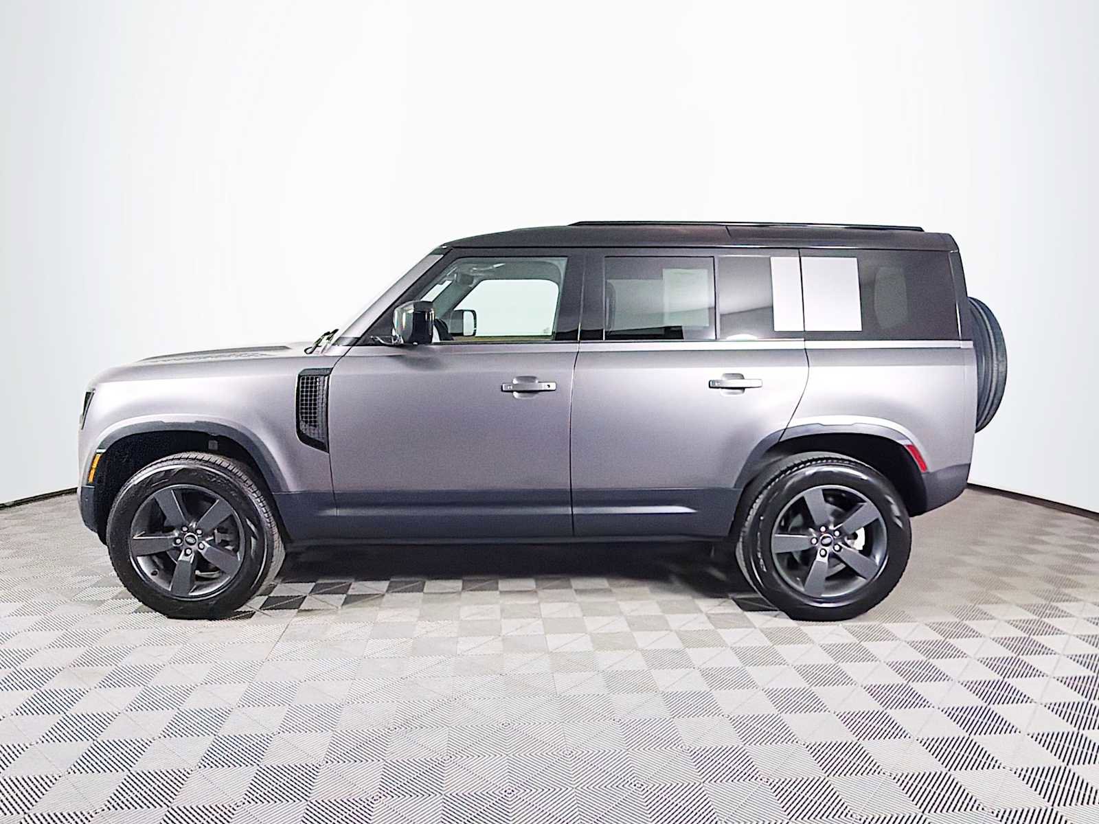 Used 2025 Land Rover Defender 110 S AWD/4WD image 8