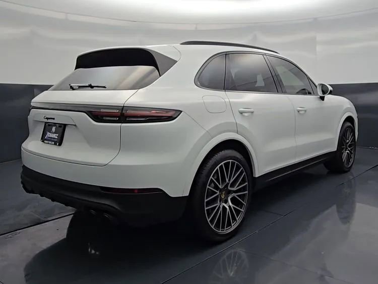 Used 2022 Porsche Cayenne AWD/4WD image 12