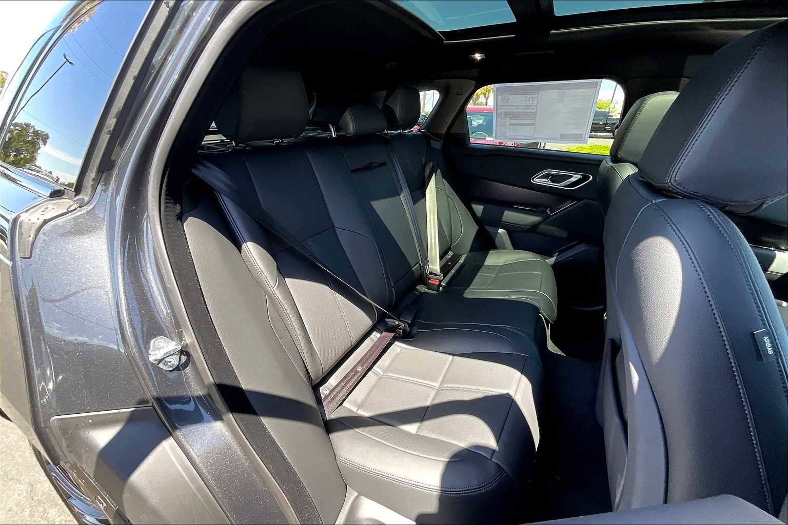 New 2026 Land Rover Range Rover Velar Dynamic SE image 24