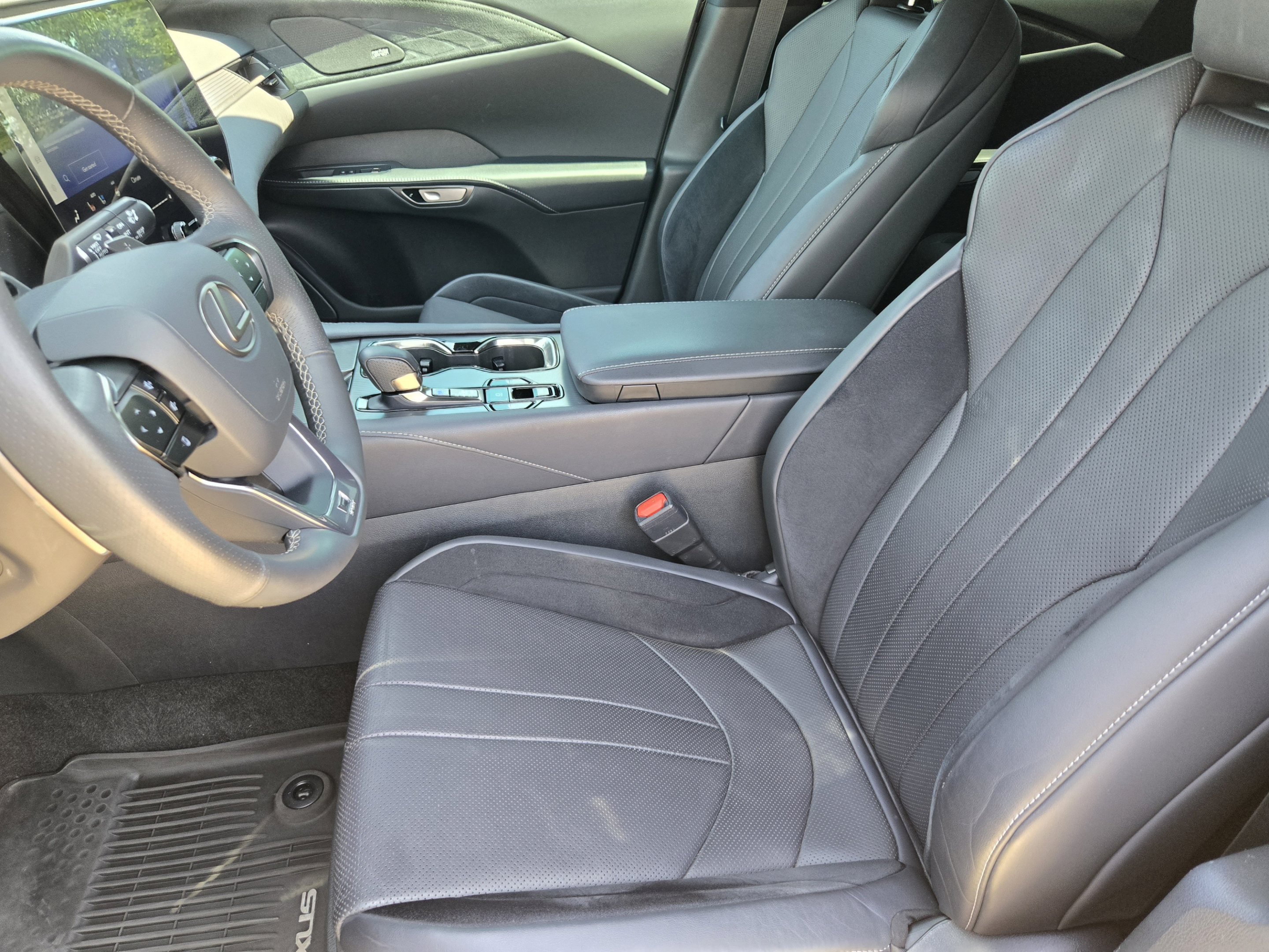 Used 2023 Lexus RX 500h F Sport w/ Accessory Package (Z1) AWD/4WD image 9