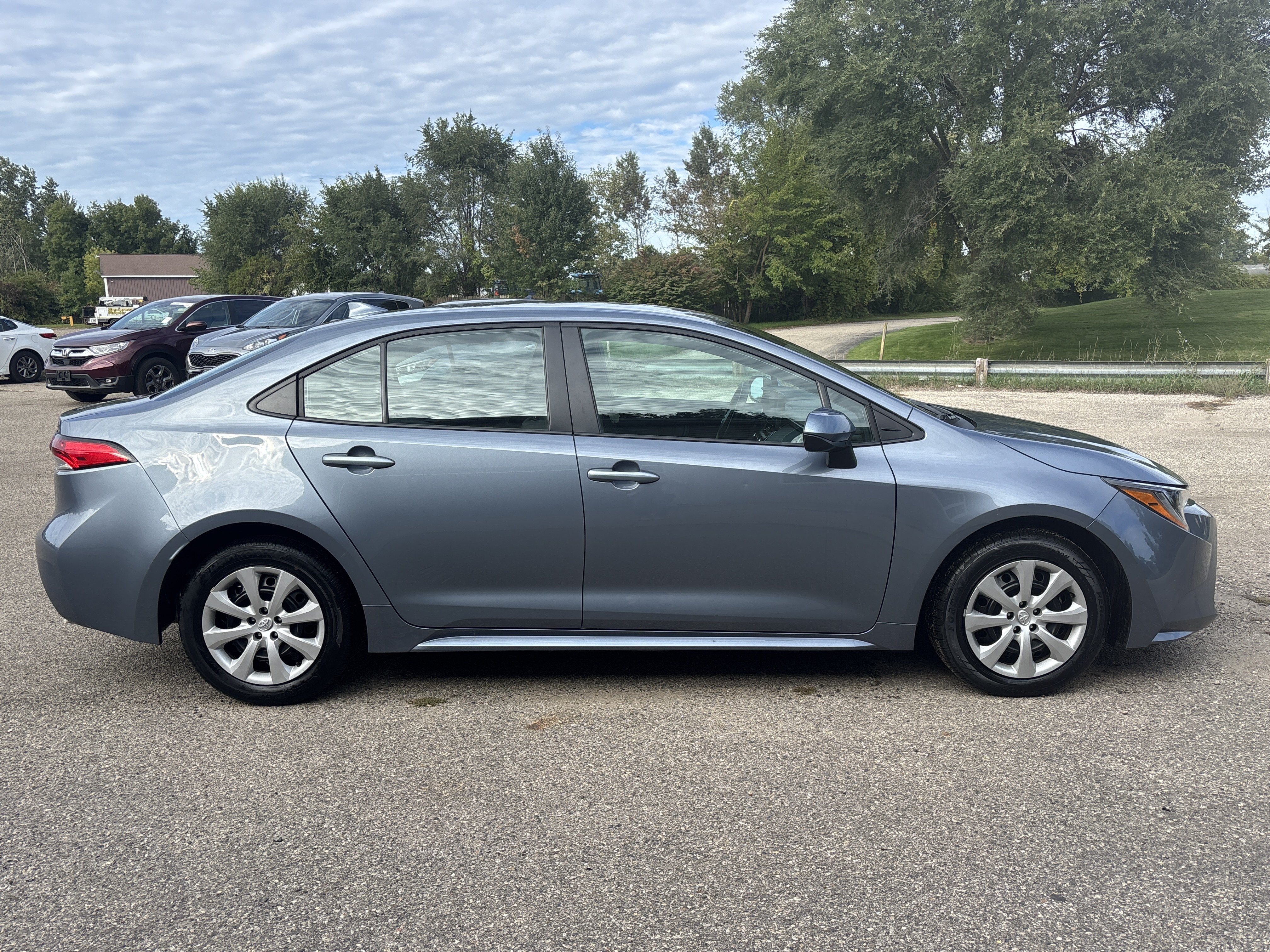 Used 2025 Toyota Corolla LE FWD image 2