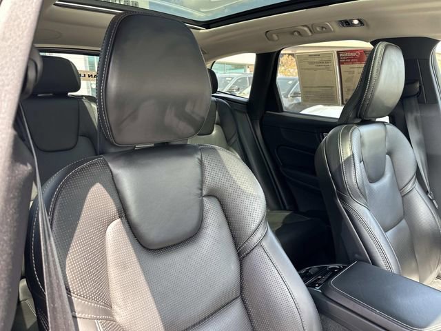 Used 2021 Volvo XC60 T6 Inscription w/ Advanced Package image 12