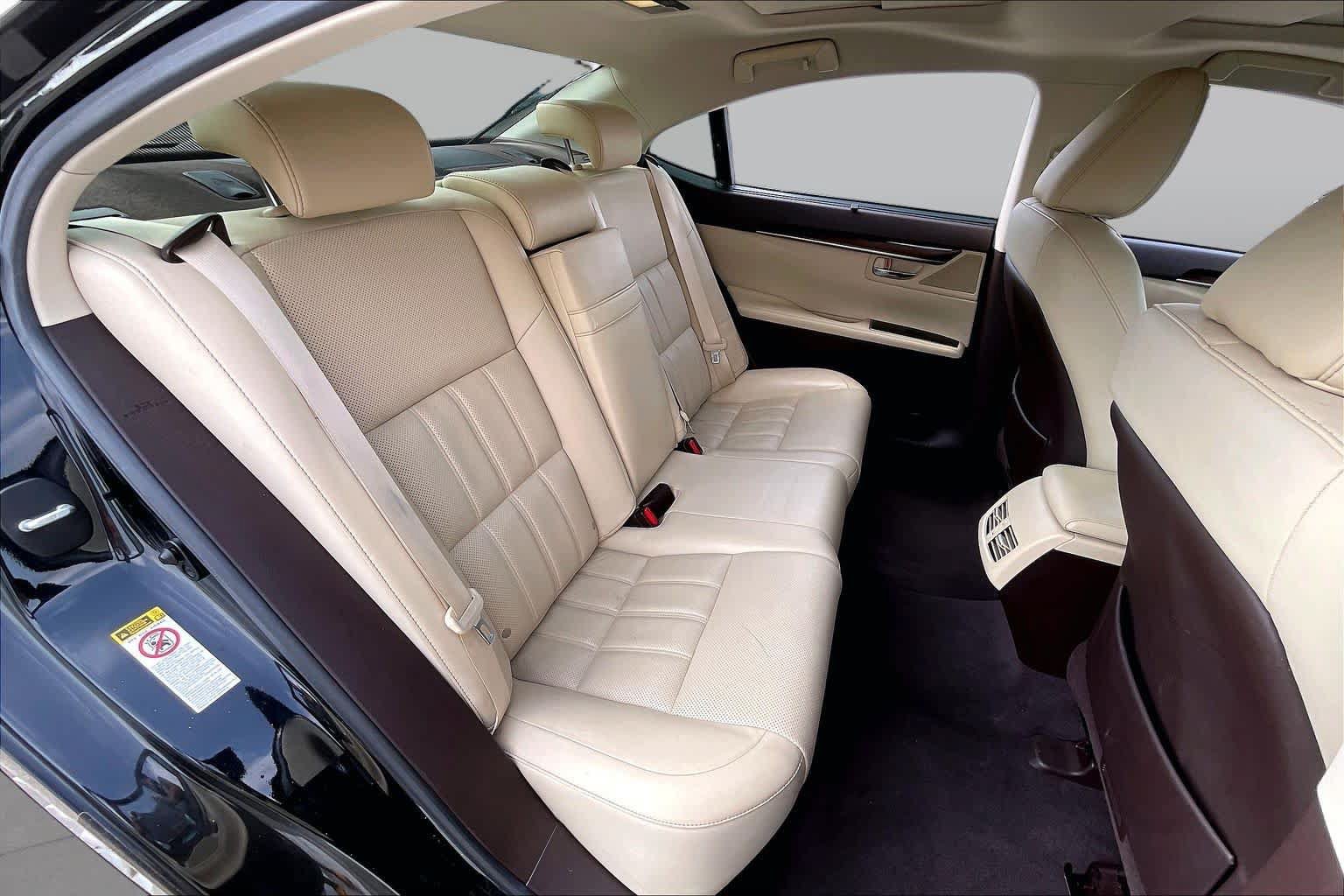 Used 2016 Lexus ES 350 w/ Ultra Luxury Package FWD image 17