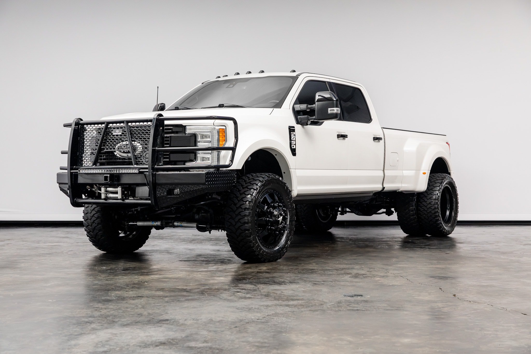 Used 2017 Ford F450 Platinum w/ Platinum Ultimate Package AWD/4WD image 7