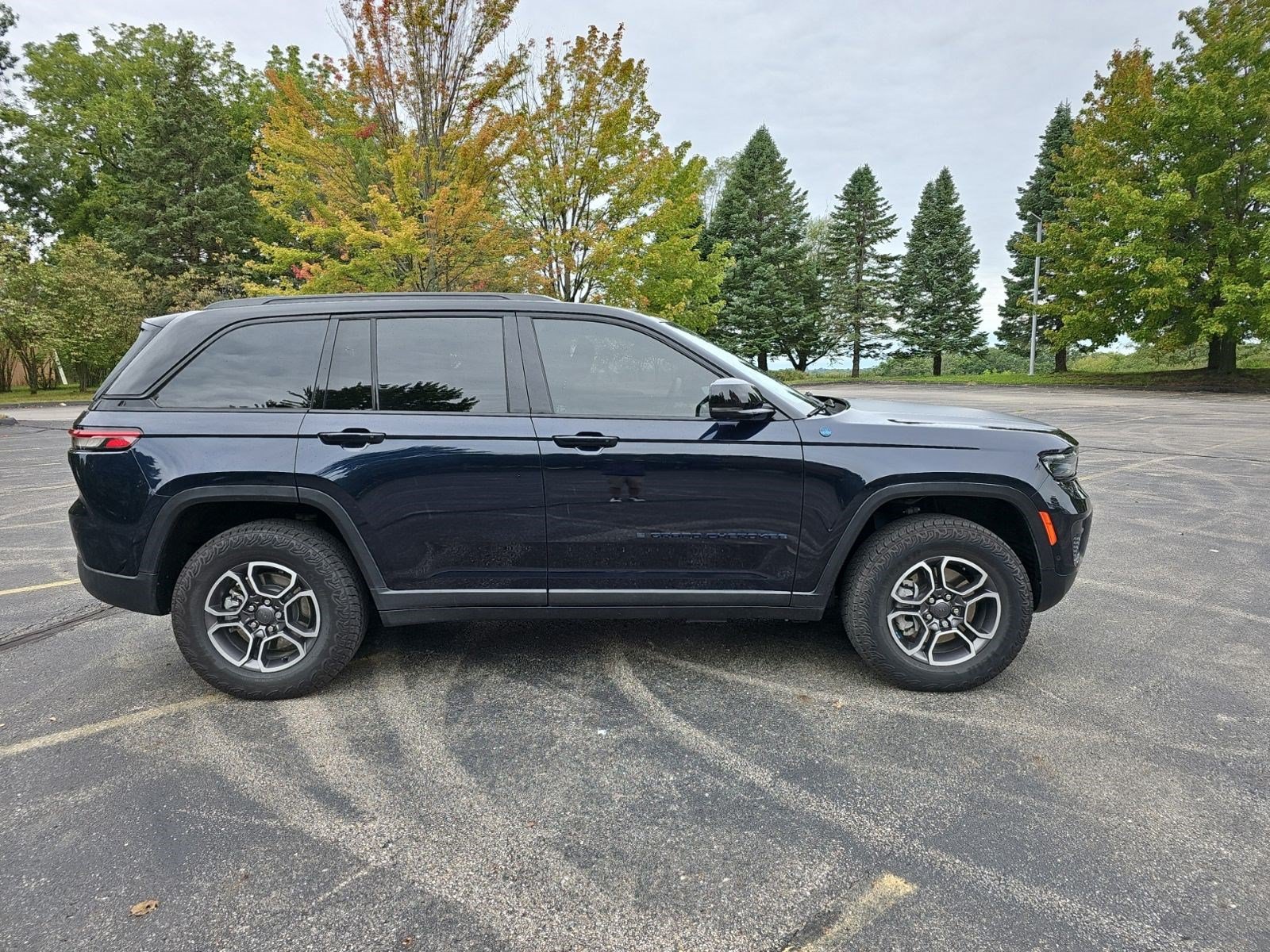 Used 2023 Jeep Grand Cherokee Trailhawk w/ Advanced Protech Group II AWD/4WD image 7