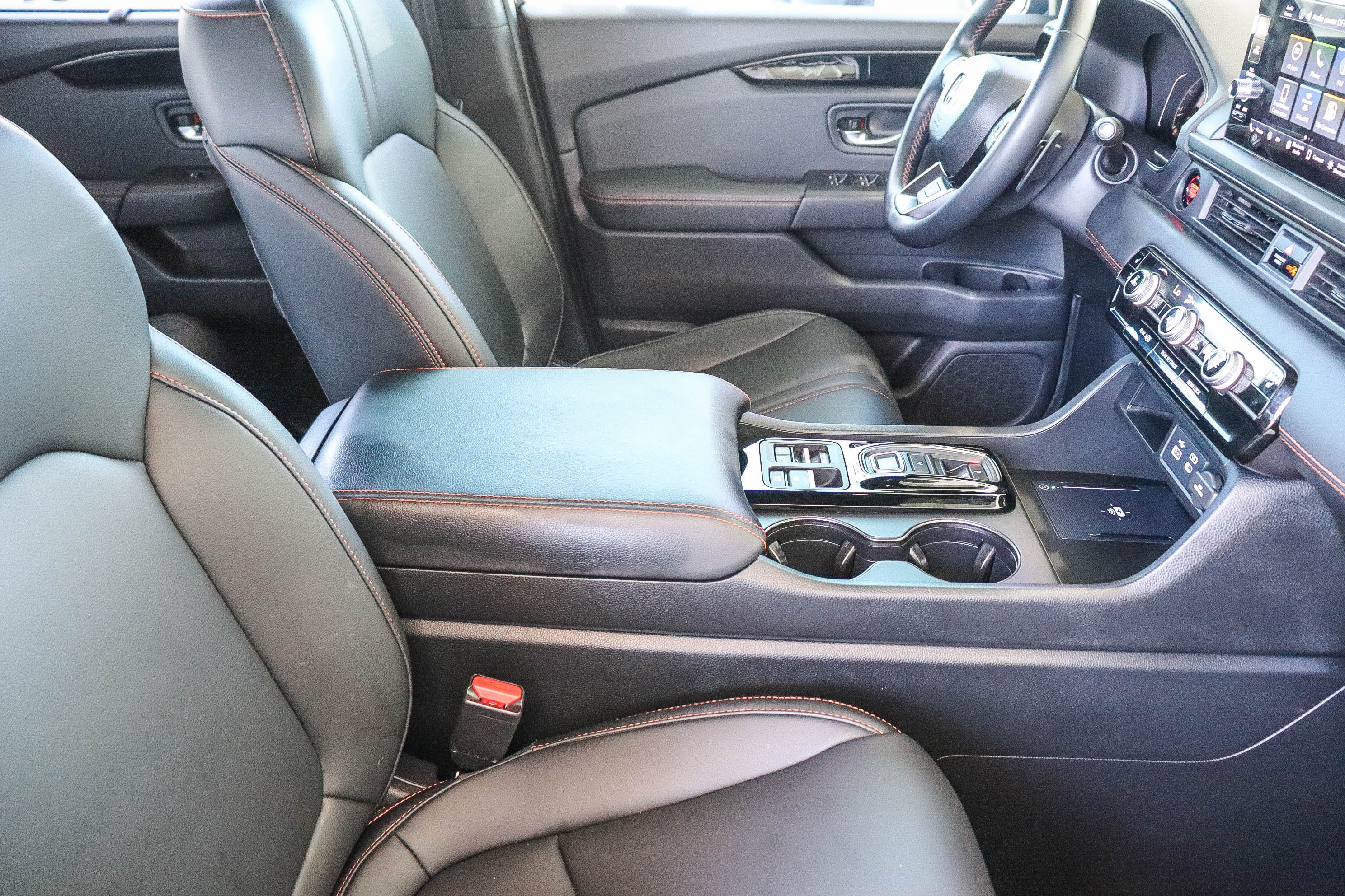Used 2025 Honda Pilot TrailSport image 19