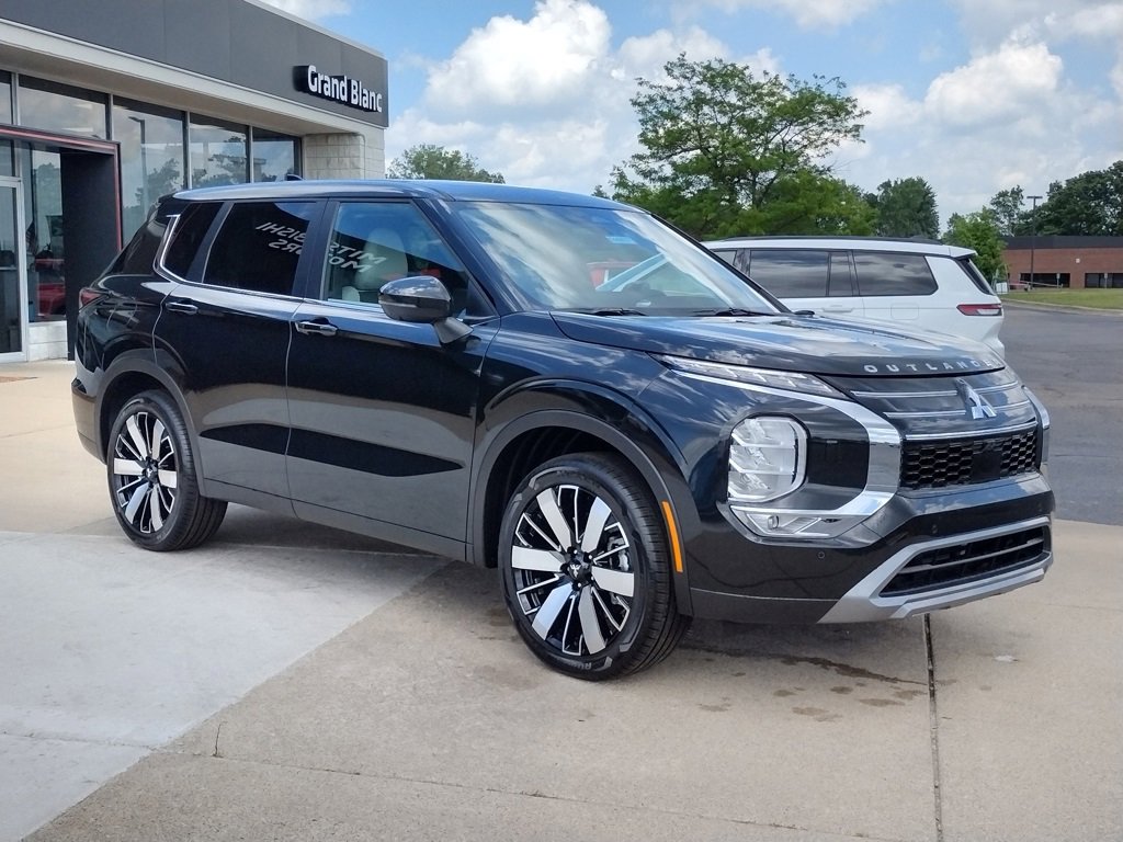 New 2025 Mitsubishi Outlander SE image 14