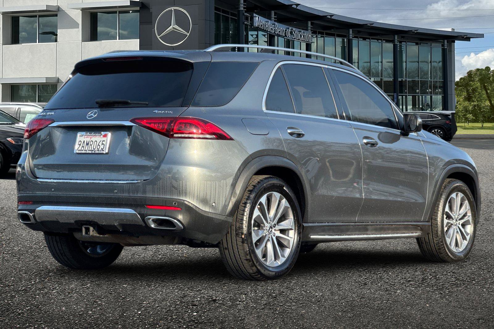 Certified 2022 Mercedes-Benz GLE 350 4MATIC w/ Premium Package image 4