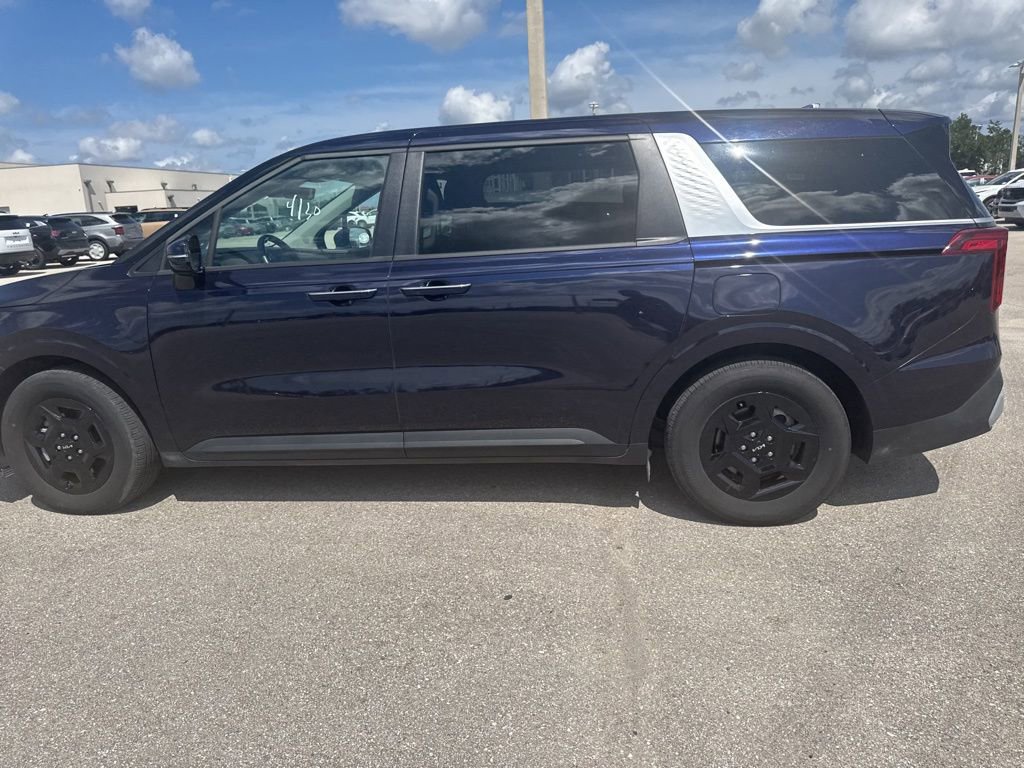 Used 2025 Kia Carnival FWD image 7
