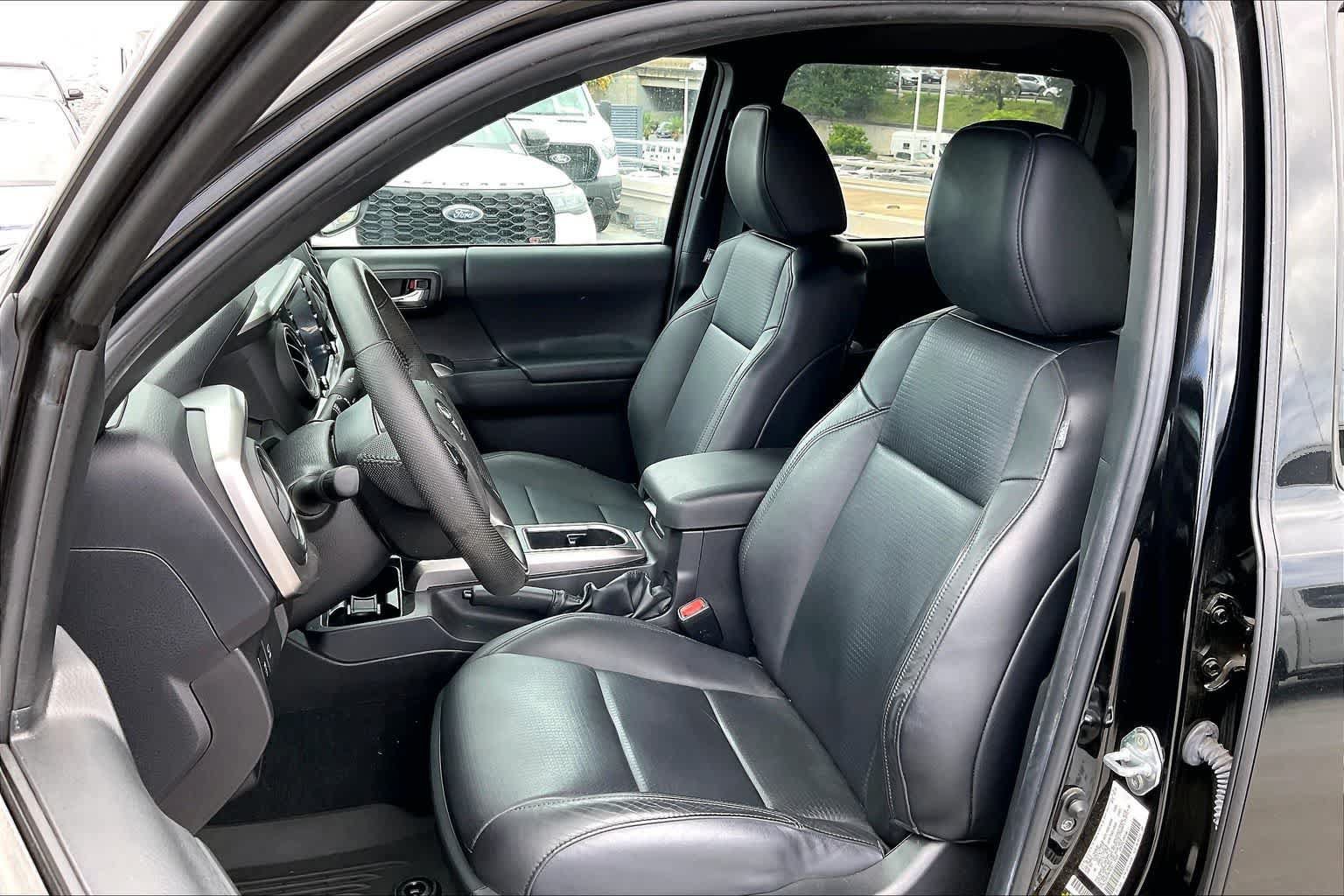 Used 2023 Toyota Tacoma Limited w/ Nightshade Package AWD/4WD image 11