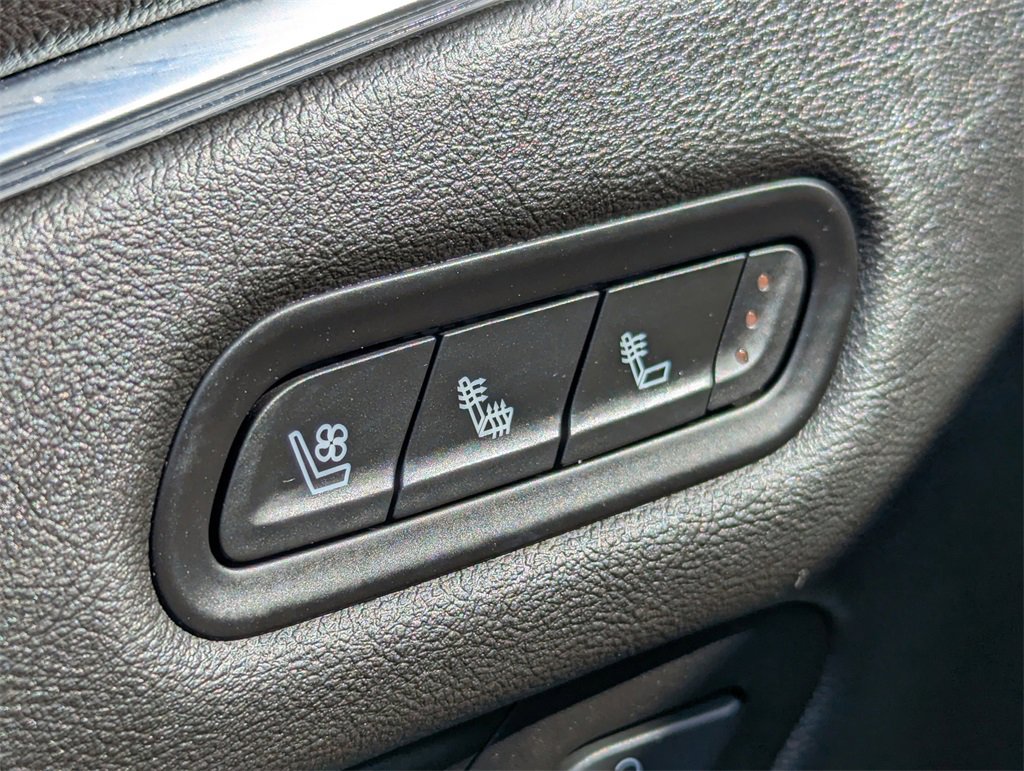 Used 2022 Cadillac Escalade Premium Luxury image 12