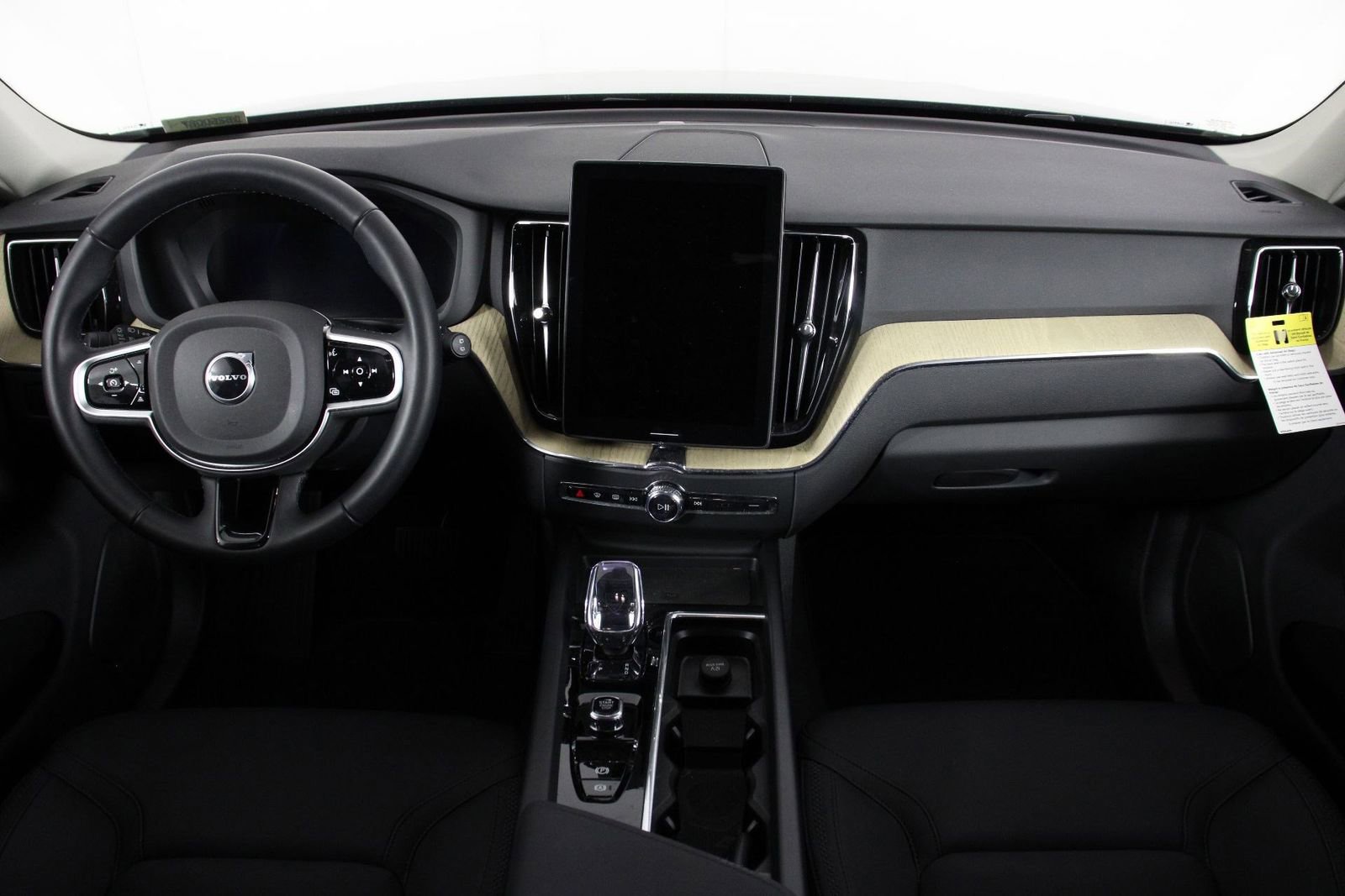 Certified 2026 Volvo XC60 B5 Plus AWD/4WD image 7