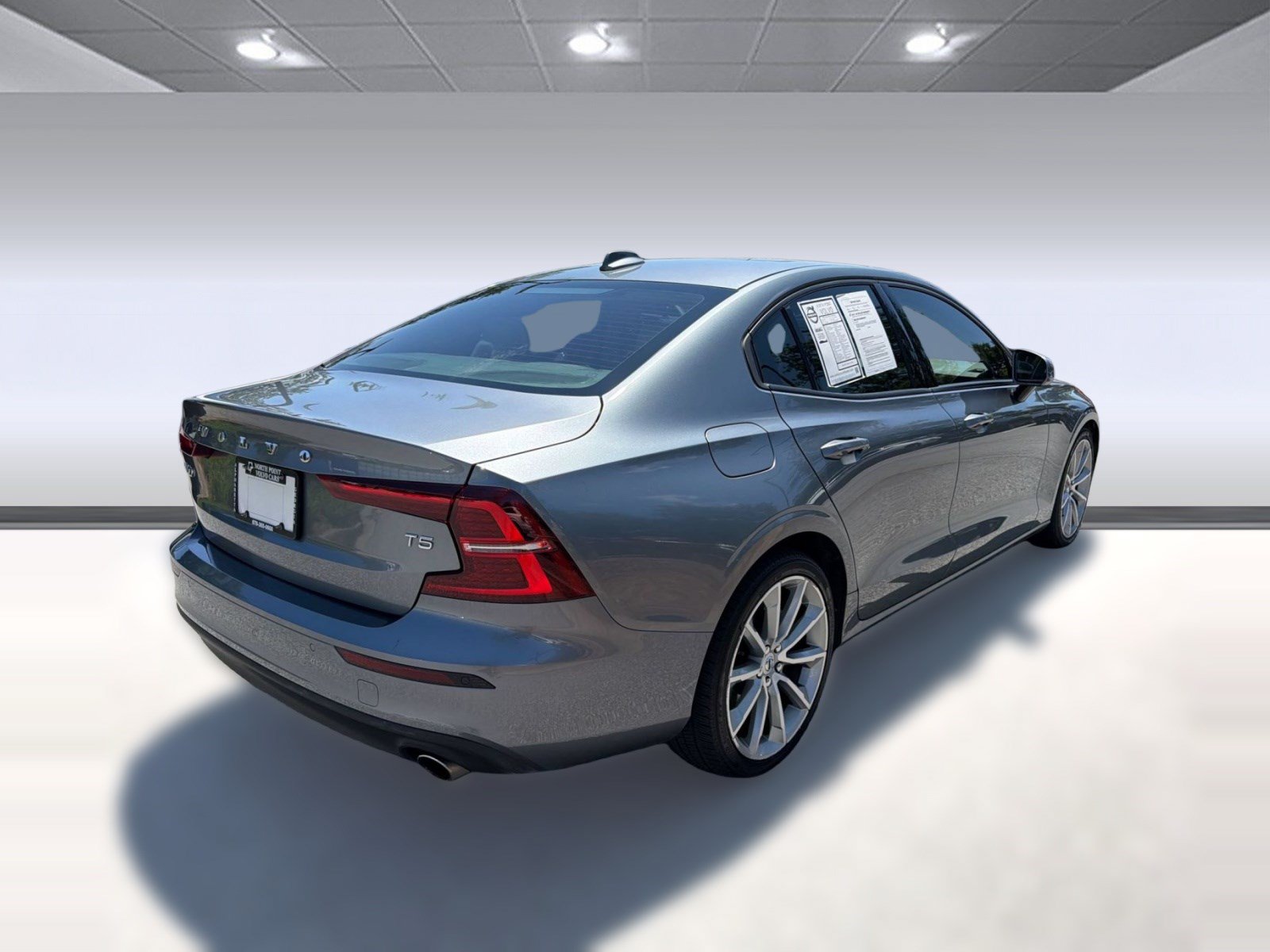 Used 2020 Volvo S60 T5 Momentum FWD image 9