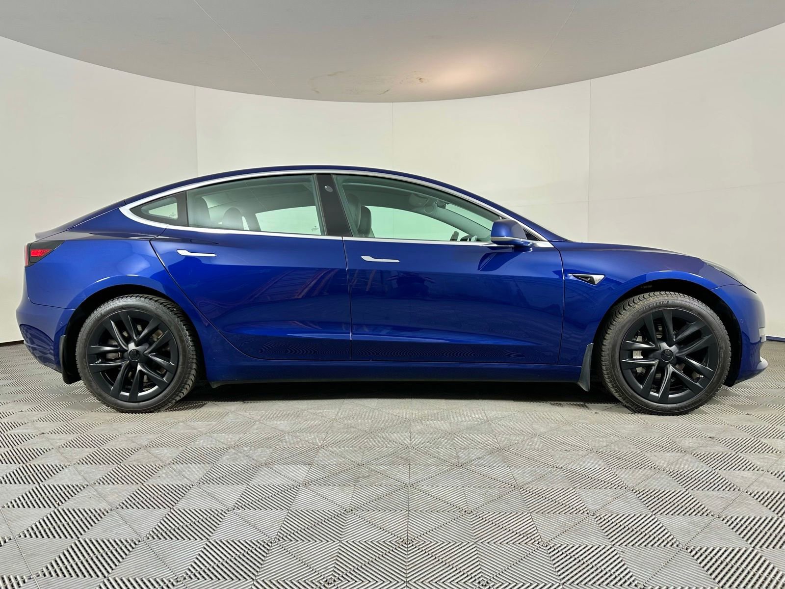 Used 2018 Tesla Model 3 Long Range image 31