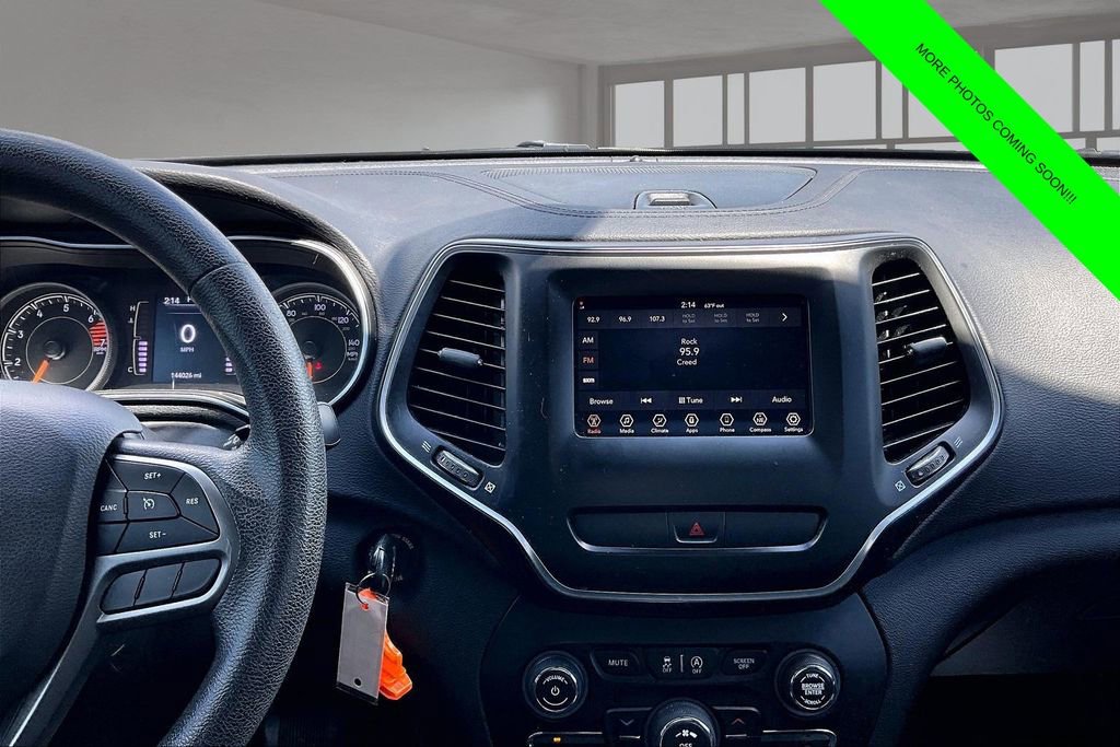 Used 2019 Jeep Cherokee Latitude w/ Popular Appearance Group AWD/4WD image 6