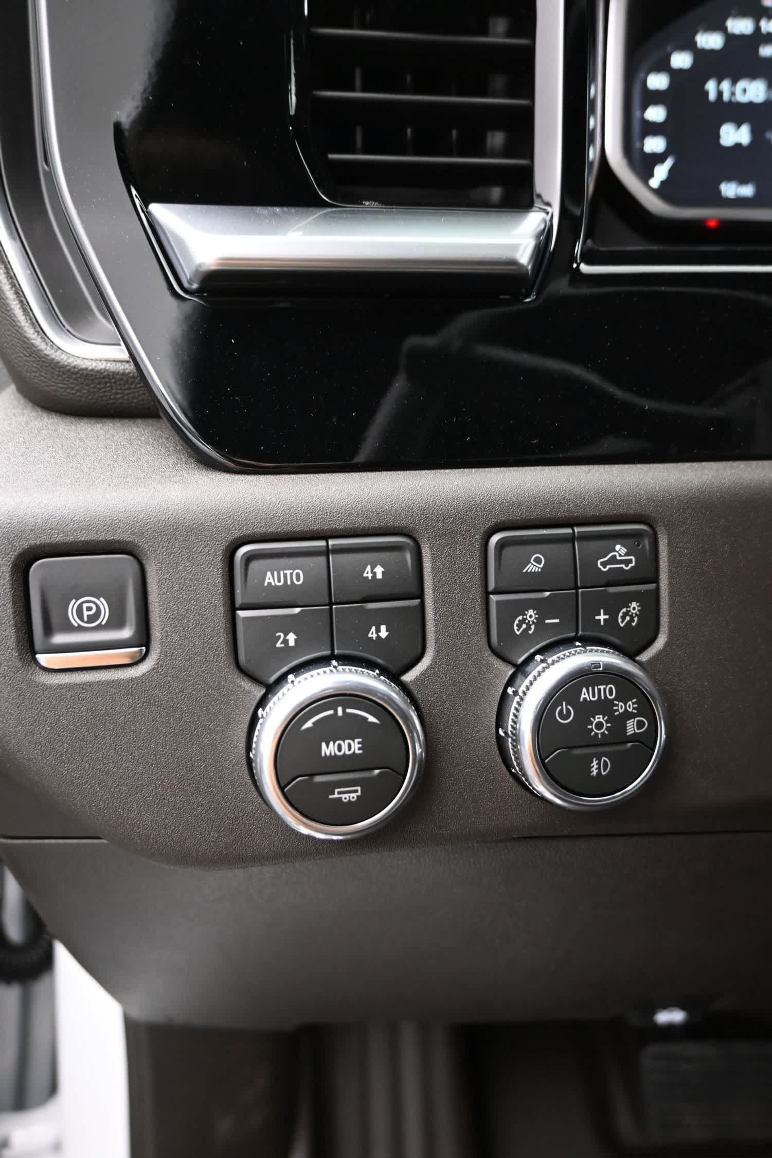 New 2026 GMC Sierra 2500 SLT w/ SLT Premium Package AWD/4WD image 23