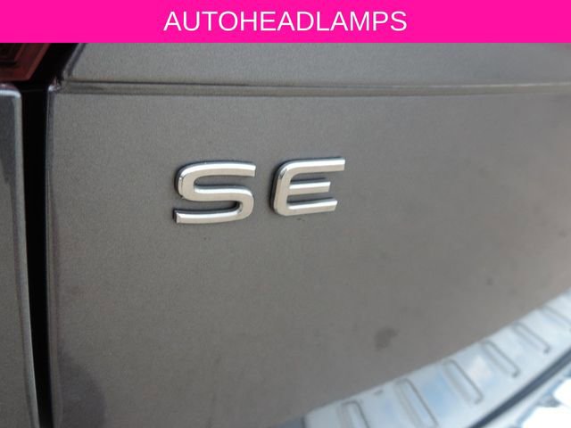 Used 2023 Volkswagen Tiguan SE w/ Panoramic Sunroof Package FWD image 12