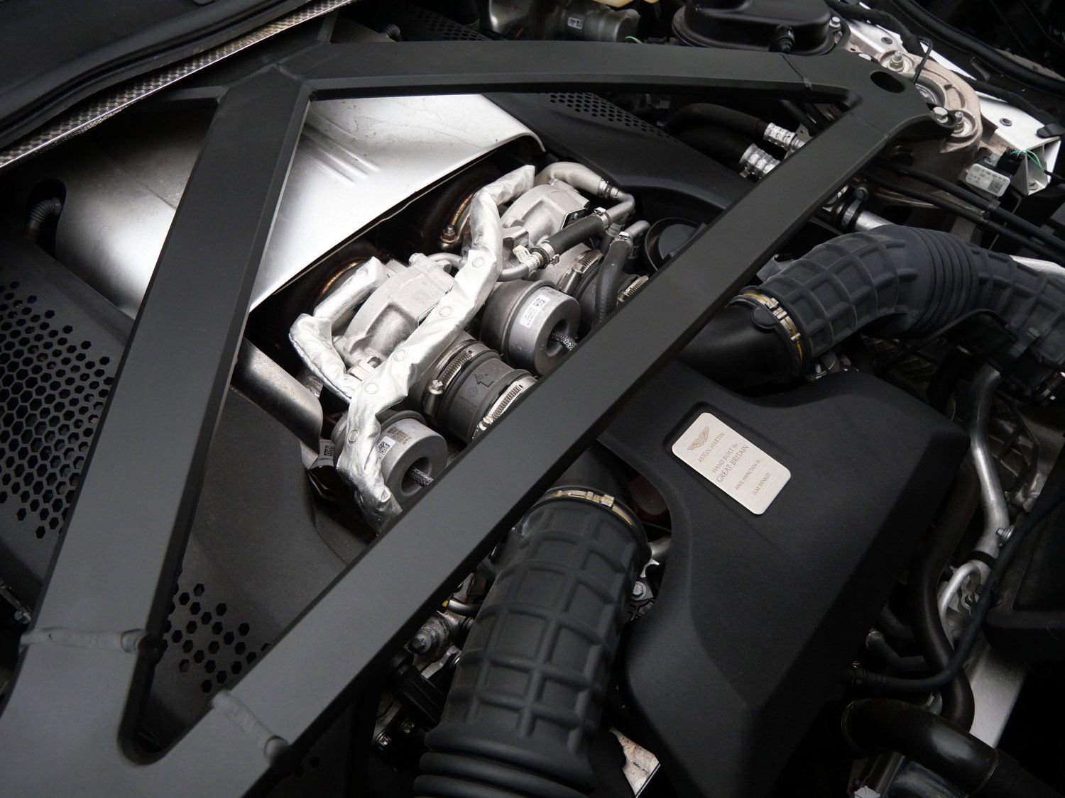 Used 2023 Aston Martin DB11 Coupe image 26