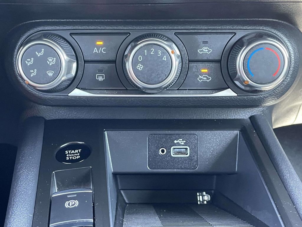Used 2025 Nissan Kicks S AWD/4WD image 36