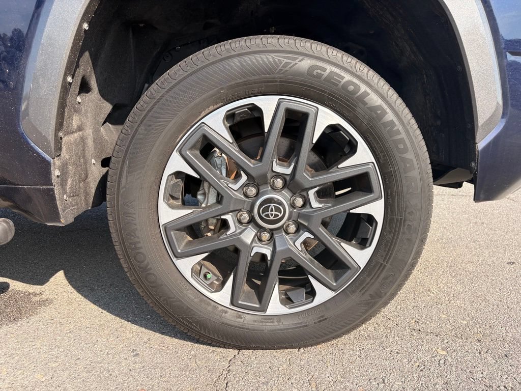 Used 2024 Toyota Tundra Limited AWD/4WD image 30