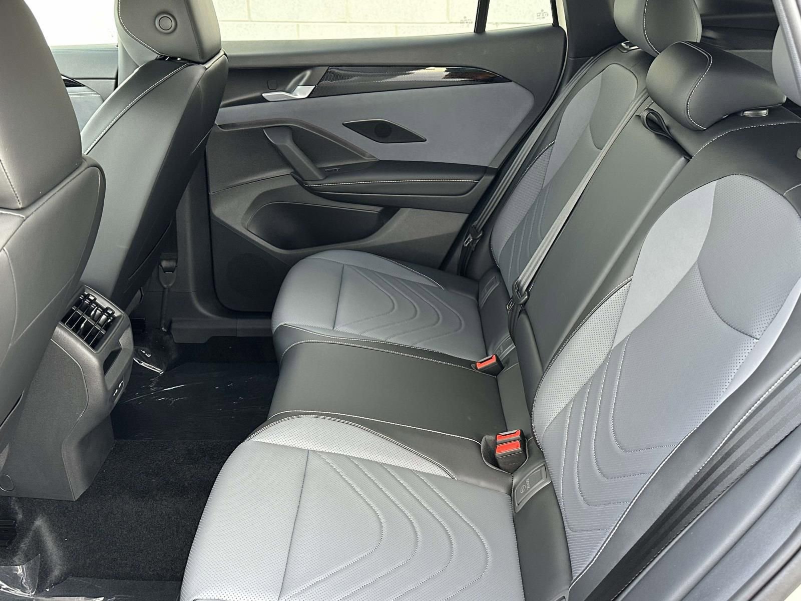 New 2026 Volkswagen Tiguan SE R-Line AWD/4WD image 13