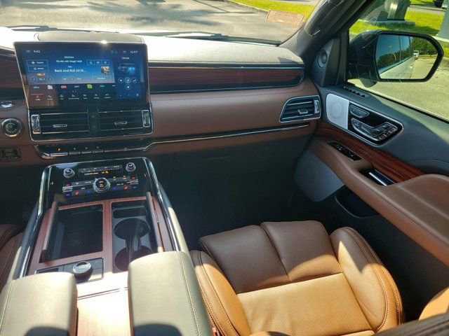 Certified 2024 Lincoln Navigator Reserve AWD/4WD image 22