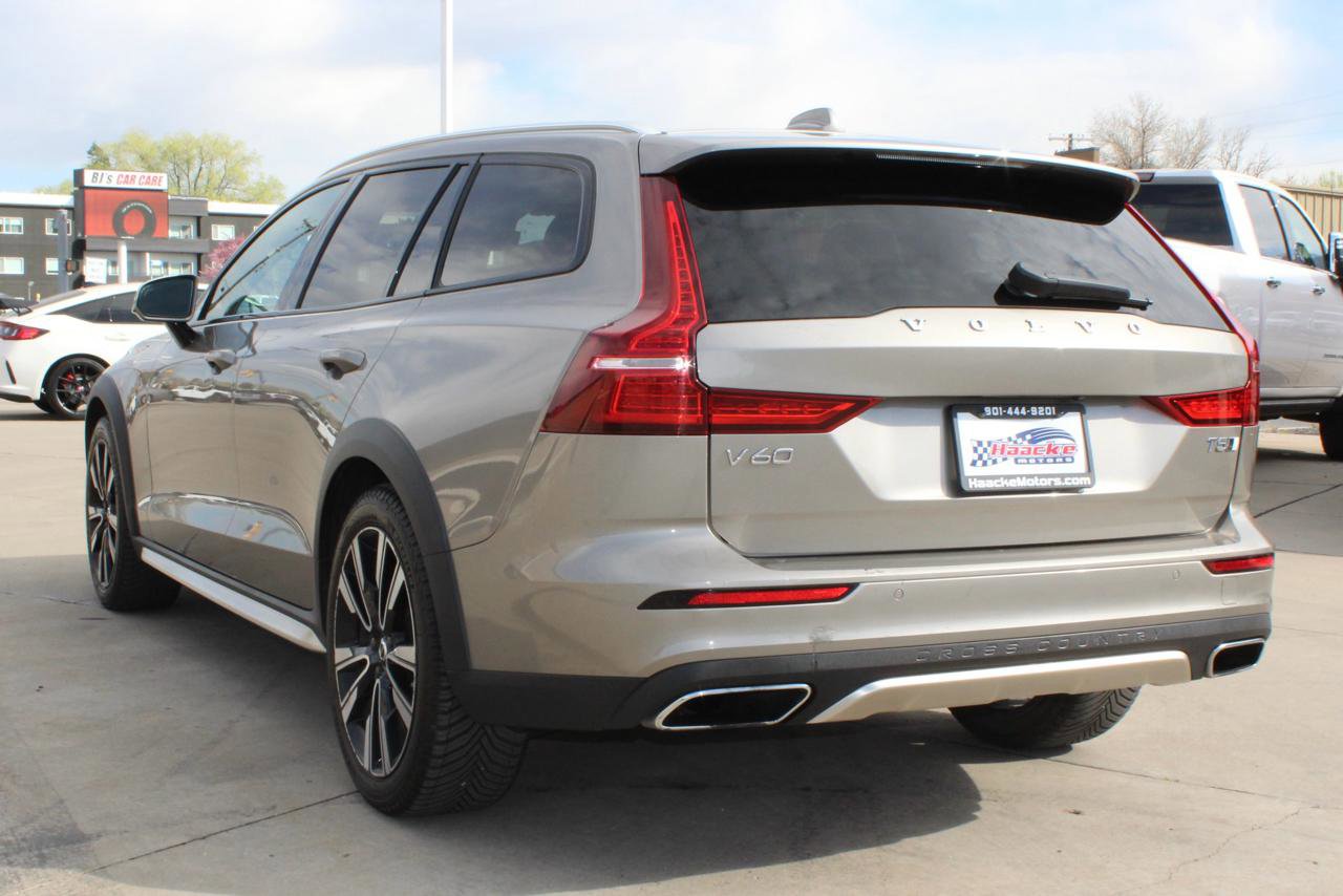 Used 2020 Volvo V60 T5 Cross Country image 37