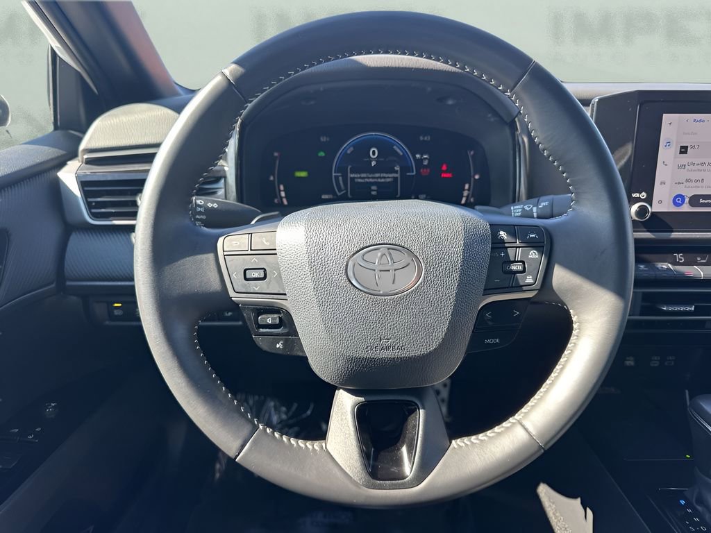 Used 2025 Toyota Camry SE image 13