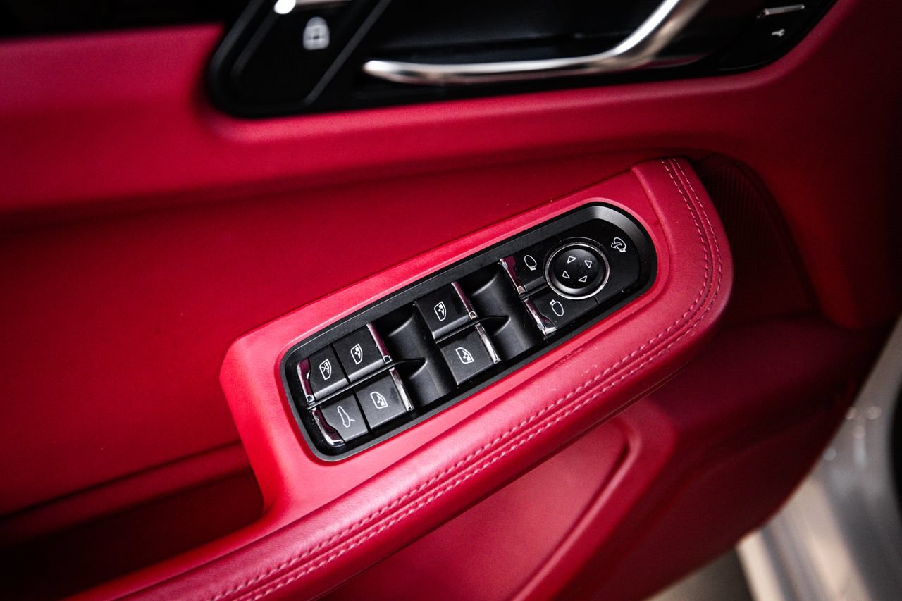 Certified 2023 Porsche Macan Turbo AWD/4WD image 22