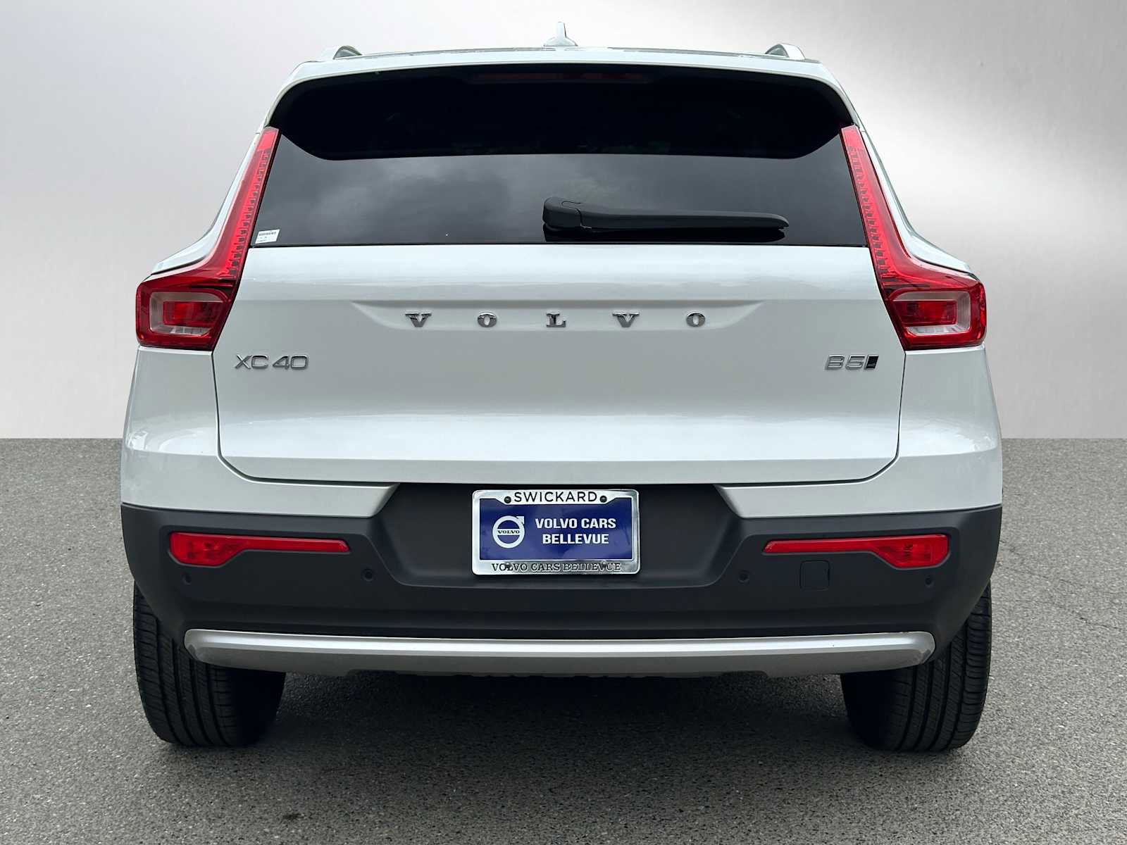 Used 2025 Volvo XC40 B5 Core w/ Protection Package Premier AWD/4WD image 4