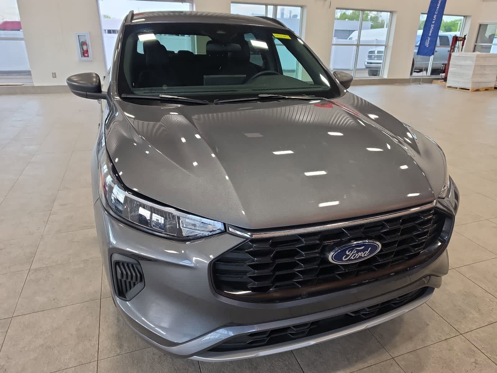 Used 2023 Ford Escape ST-Line w/ Tech Pack #1 FWD image 4