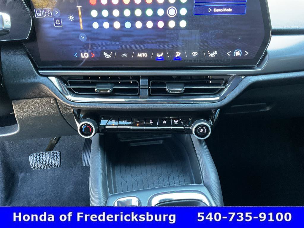 Used 2024 Chevrolet Equinox EV RS FWD image 35
