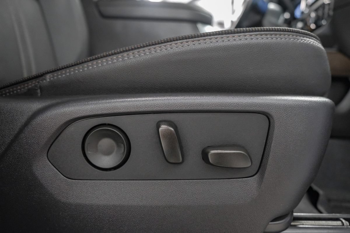Used 2025 Chevrolet Silverado 3500 High Country w/ High Country Premium Package AWD/4WD image 34
