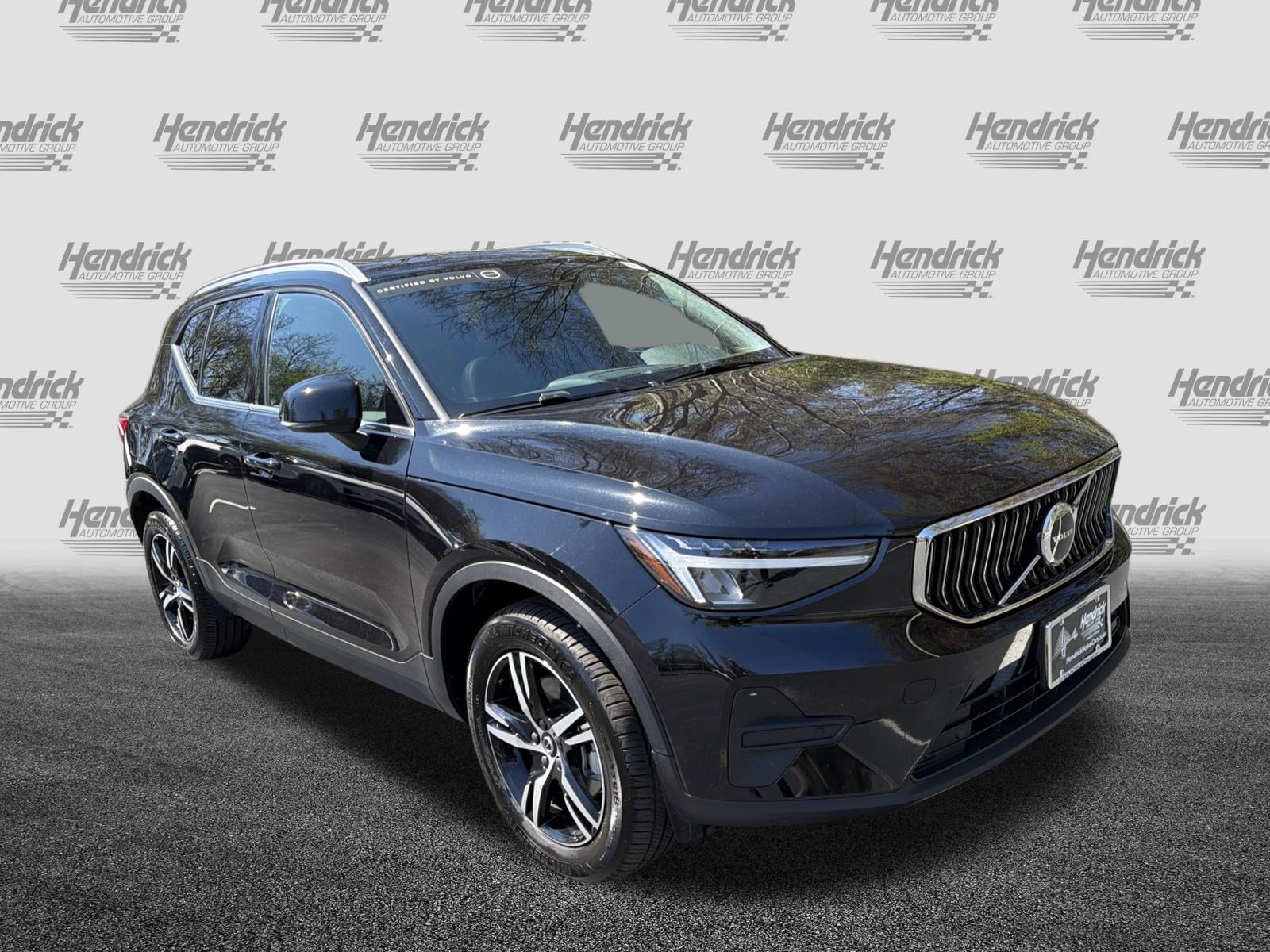 Certified 2025 Volvo XC40 B5 Core image 2