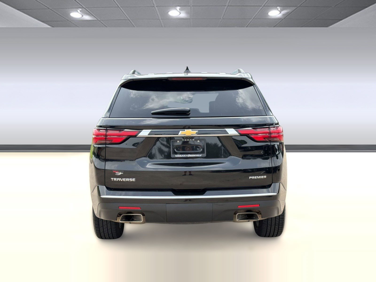 Used 2023 Chevrolet Traverse Premier FWD image 10