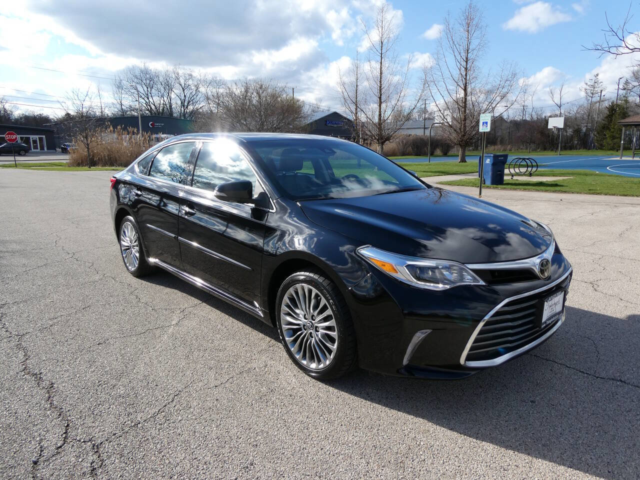 Used 2017 Toyota Avalon Limited w/ All Weather Liner Package FWD image 3