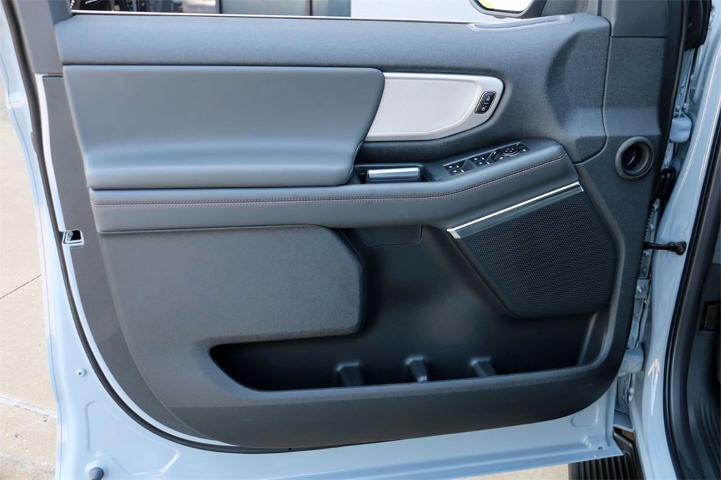 New 2025 Ford Expedition Active image 14