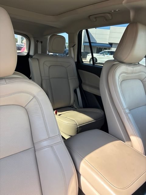 Used 2023 Lincoln Aviator Reserve w/ Equipment Group 201A RWD image 15