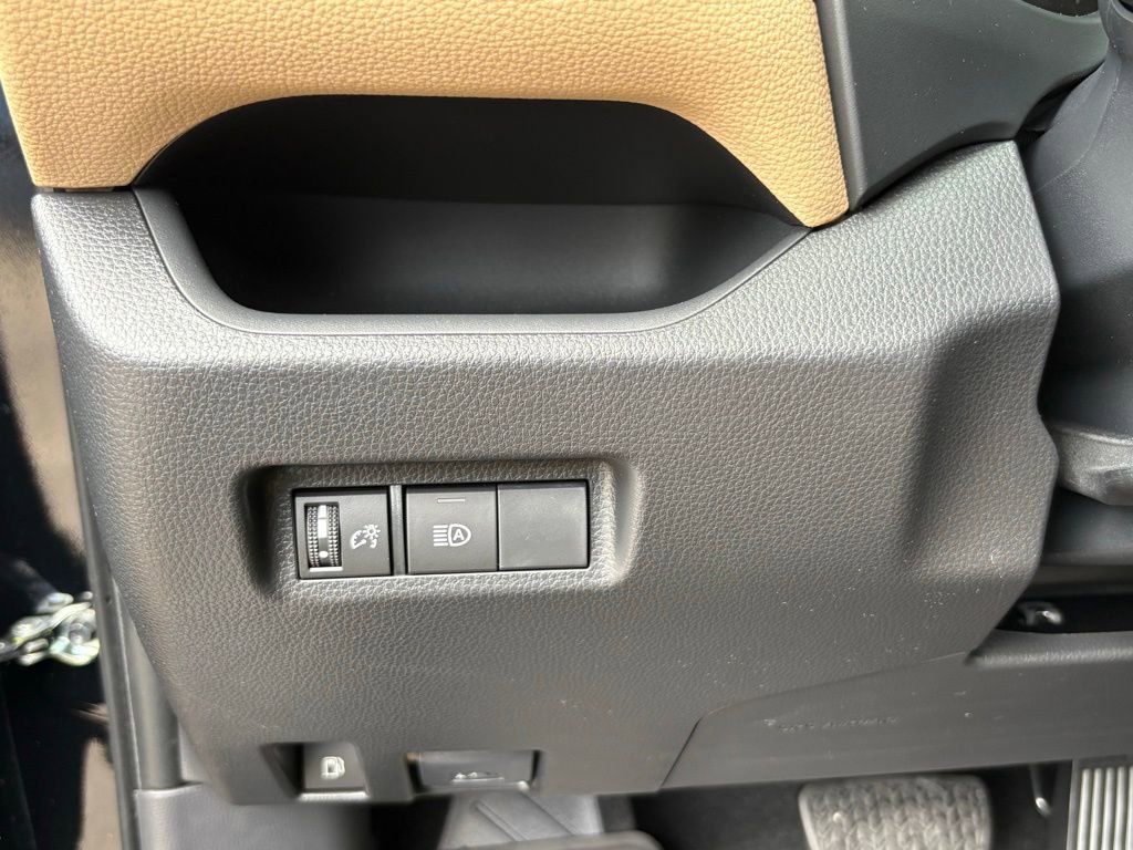 Used 2025 Toyota RAV4 LE image 27