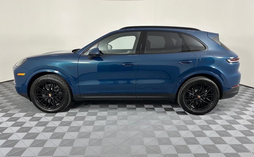 Certified 2026 Porsche Cayenne E-Hybrid AWD/4WD image 2