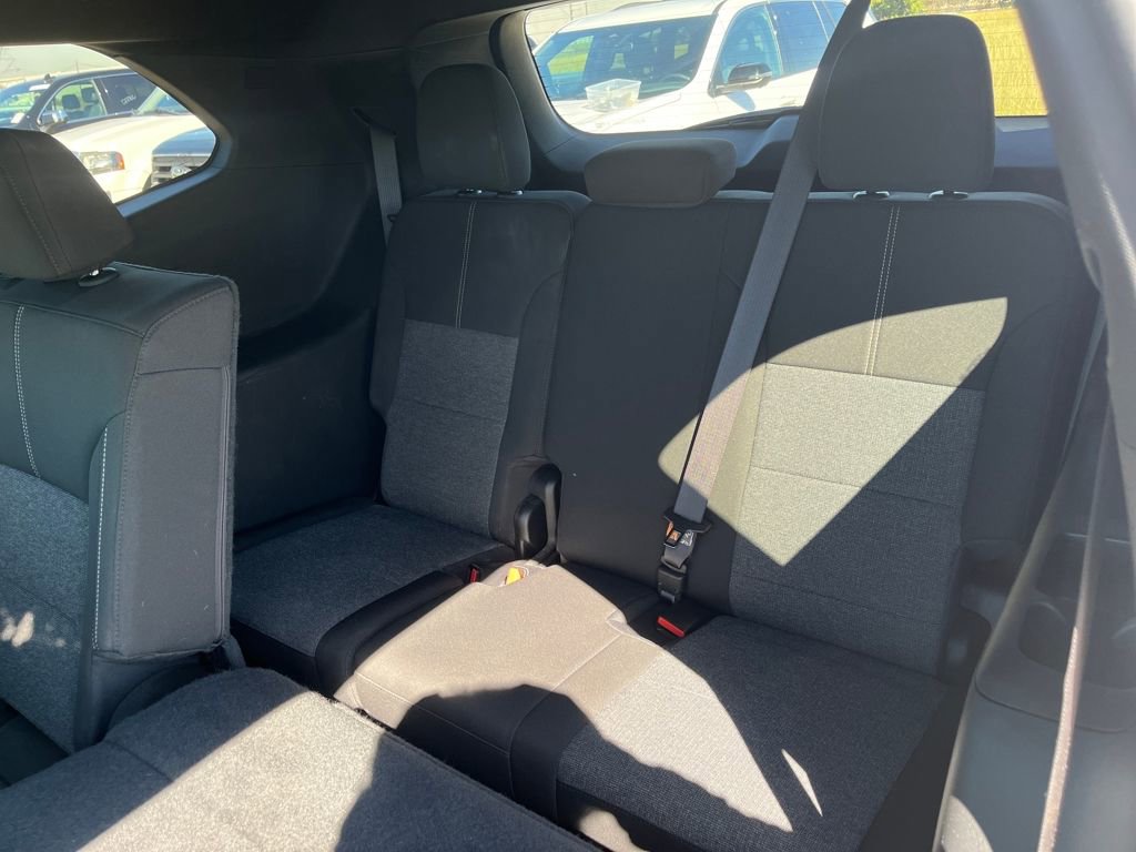 Used 2025 GMC Acadia Elevation image 36