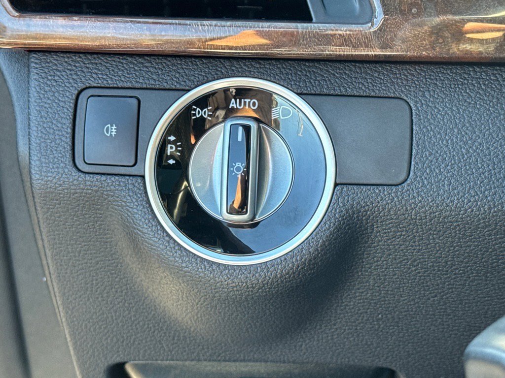 Used 2012 Mercedes-Benz E 350 4MATIC Sedan image 15