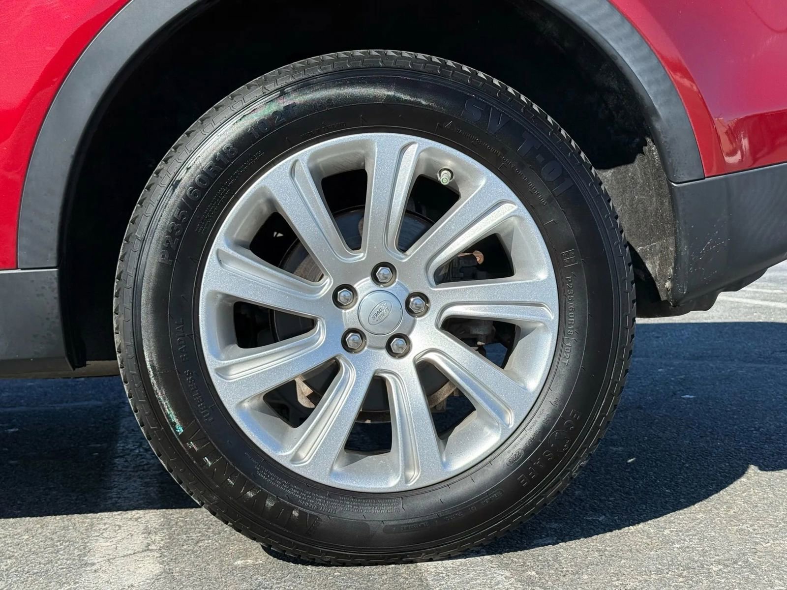 Used 2017 Land Rover Discovery Sport SE image 25