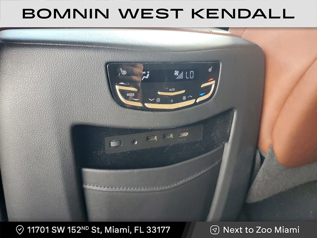 Used 2019 Cadillac Escalade ESV Premium Luxury image 16