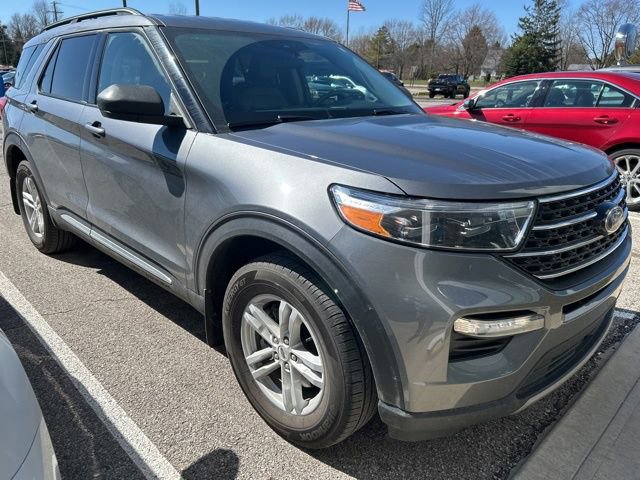 Used 2023 Ford Explorer XLT w/ Equipment Group 202A image 2