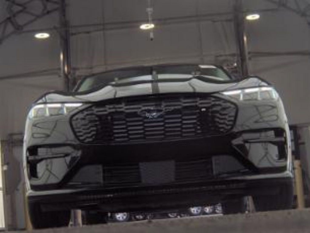 Used 2025 Ford Mustang Mach-E Premium w/ Sport Appearance Package image 4