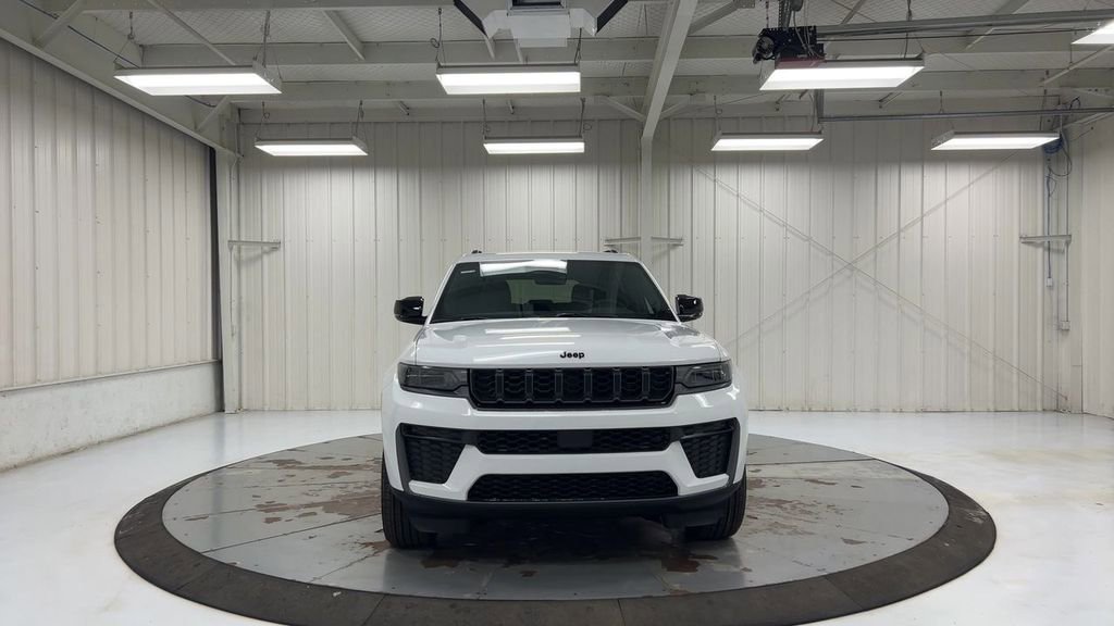 New 2026 Jeep Grand Cherokee 4WD image 3